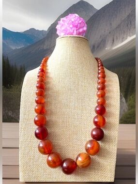 Vintage Mid 50’s Graduated Translucent,Swirly Amber Bakelite Necklace 25”in,102g